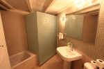 Large 3 bedroom apartment in madrid spain